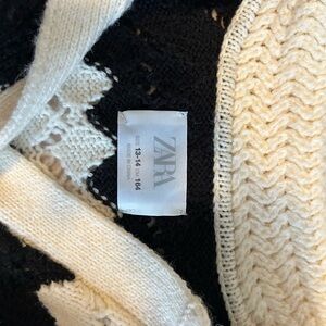 Zara Women's Black and Cream Knit Sweater